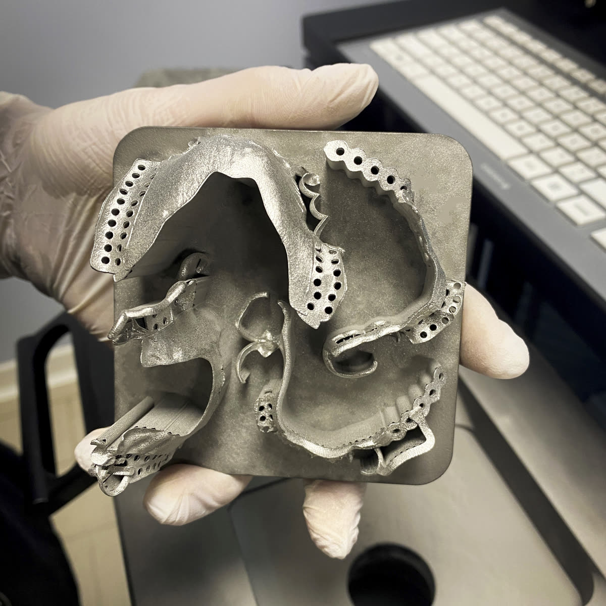 Microfusion laser du titane au laboratoire Orviz